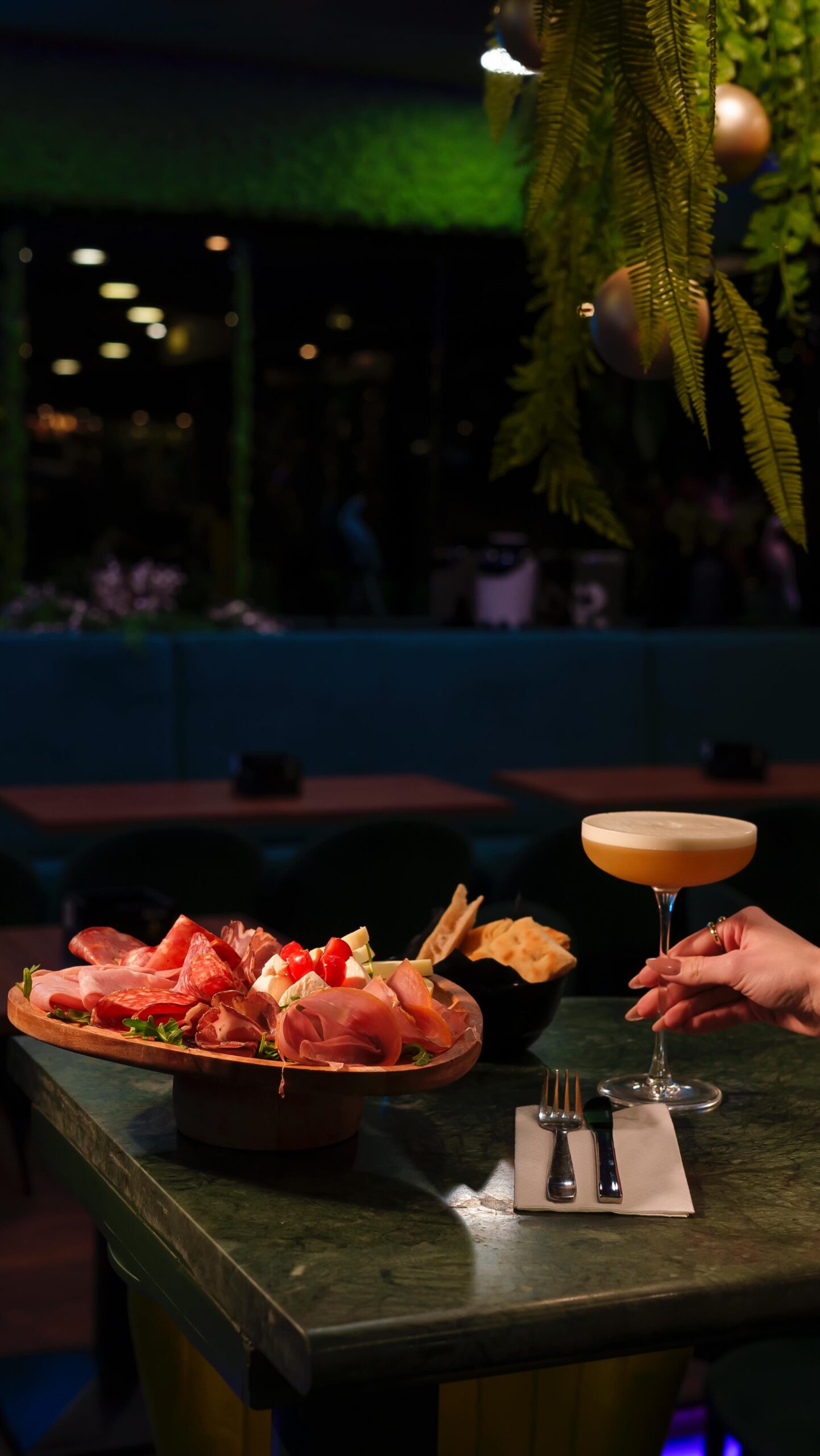 Tra le nostre proposte aperitivo:

Tagliere selezionato + Drink 

€15 | Da Fred ...