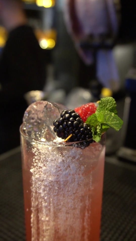 La mora è il terzo cocktail della nostra nuova drinklist!
Il nostro Gianluca ha ...