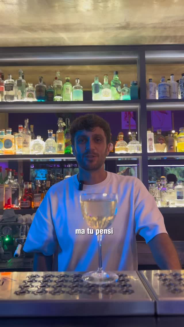 Il negroni non è solo rosso! Vieni a provarlo

Ricetta 
30 ml Gin monkey 47
40 m...