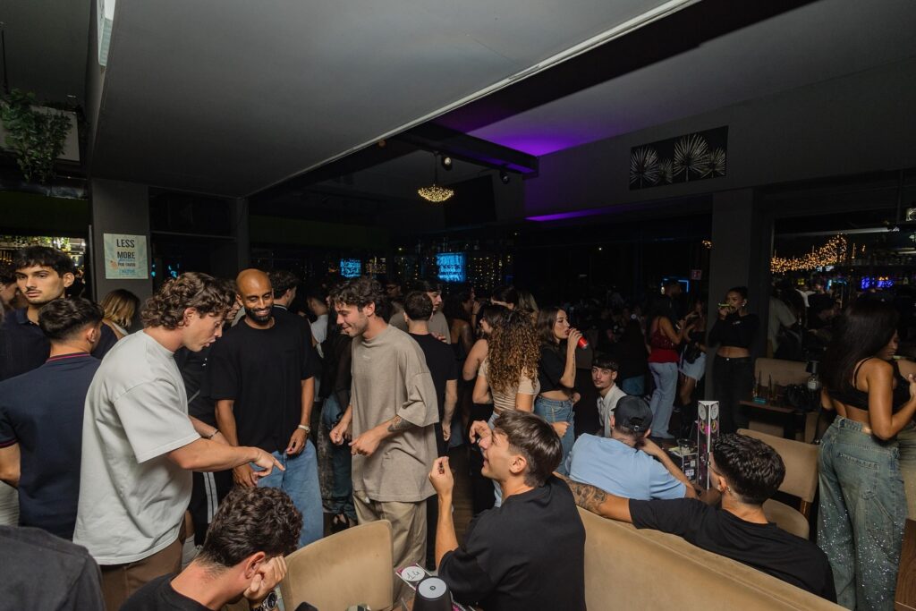 “Ogni dettaglio, un’atmosfera. Ogni brindisi, un’emozione. A Fred 246, nulla è m...