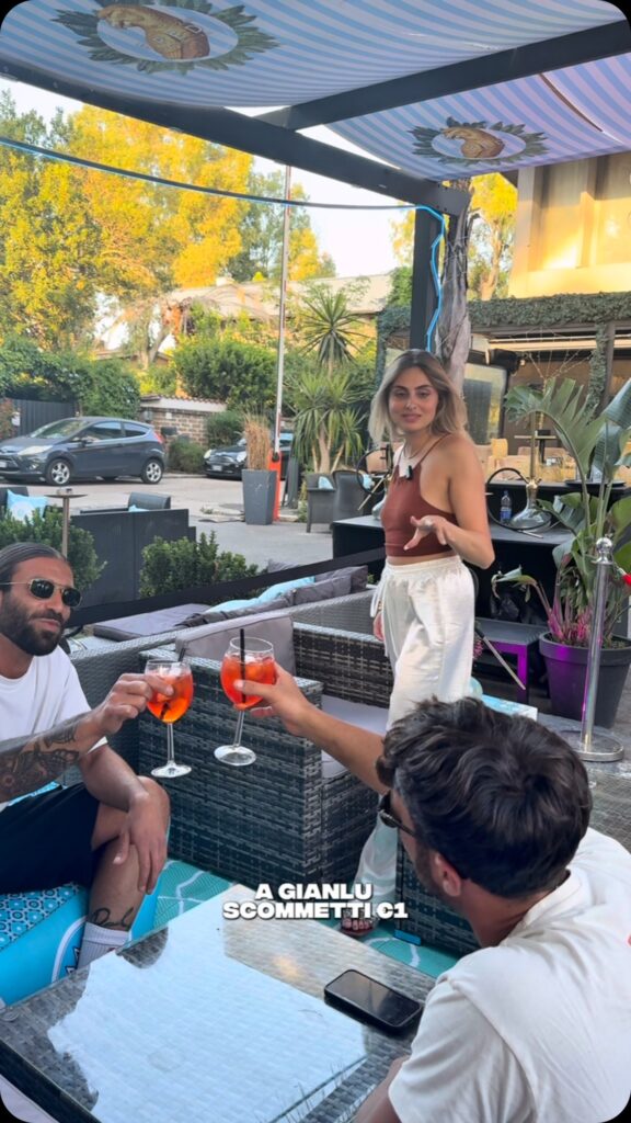 Credo ci abbia rimesso lui..

Ci trovi tutti i giorni in Viale Gorgia di Leontin...