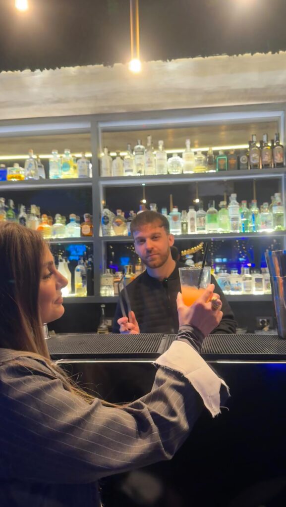 È sofisticata 

Viale gorgia di leontini,6

#fred246 #restaurant #cocktail #gin ...