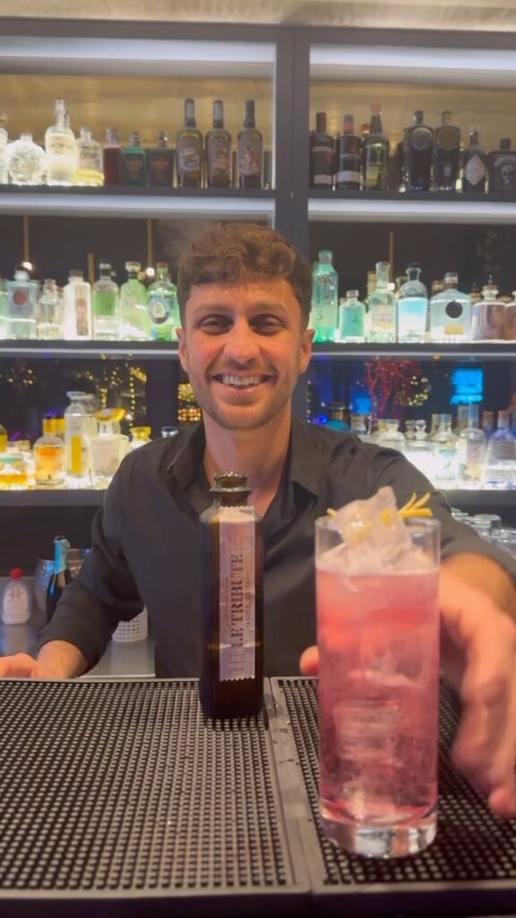 Avete mai visto un gin tonic viola? 

 Viale Gorgia di leontini,6 

#fred246 #re...