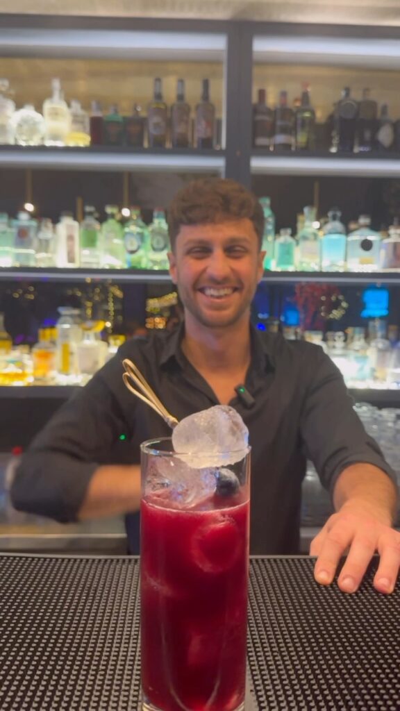 Venite a provare il nostro drink morena 

 Viale gorgia di leontini,6 

#fred246...