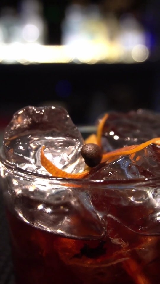 Uno degli ultimi cocktail che vi sveliamo è Il brigante, un mix di sapori intens...