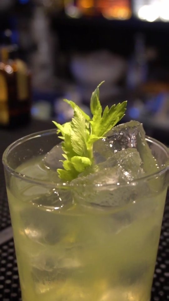 Il Negroni del giardiniere è il secondo cocktail della nostra nuova drinklist ch...