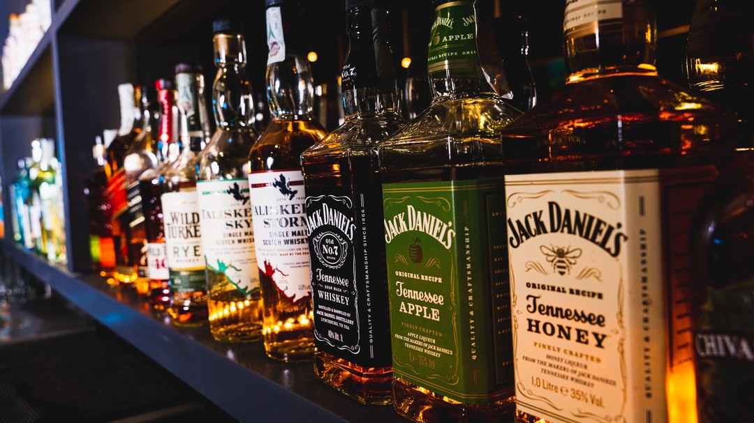 Vieni a scoprire la nostra ampia selezione di alcolici. Dai più classici ai più ...