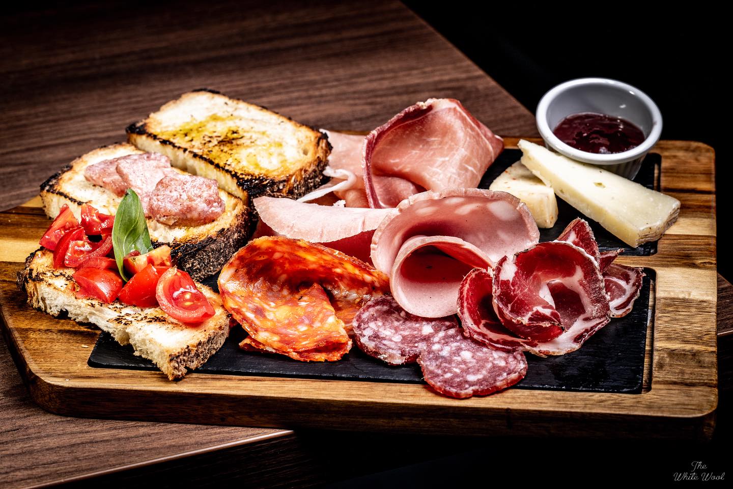 Esplora l’atmosfera accogliente di Fred 246

Gli aperitivi sono un’arte senza ec...