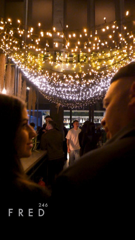 Tutte le sere
7 su 7 

"Solo gente pettinata"
#fred246cafe  

Video @themariotti...