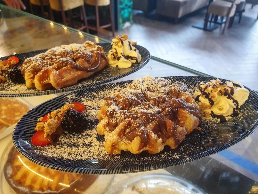 Waffle mania #fred246cafe #bar #cocktailbar #goodvibes #roma #casalpalocco #cola...