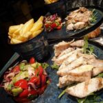 Tagliata di pollo o manzo con contorno di verdure e patatine fritte!! #fred246ca…