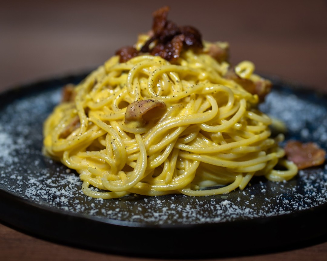 Una gustosa novità  Da Fred  puoi anche cenare! La carbonara è solo uno dei piat...
