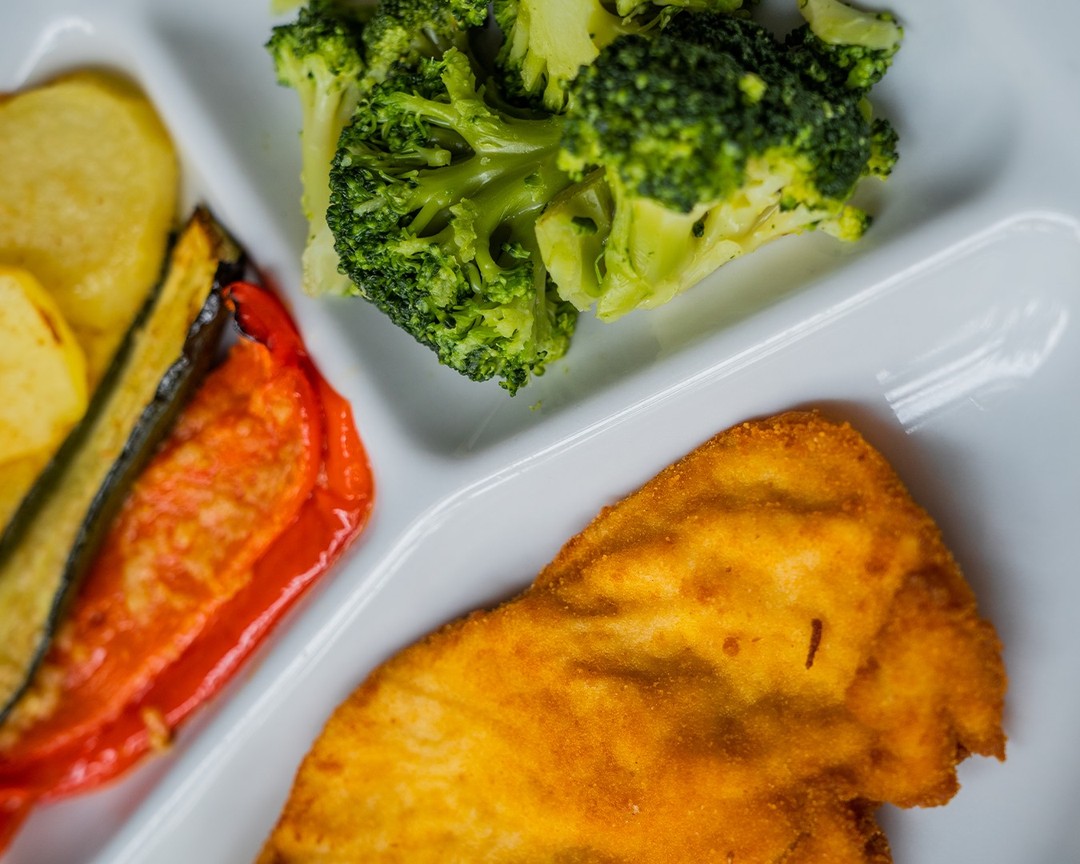 Pranzo light veloce senza rinunciare al gusto: Cotoletta di pollo, broccoli al v...