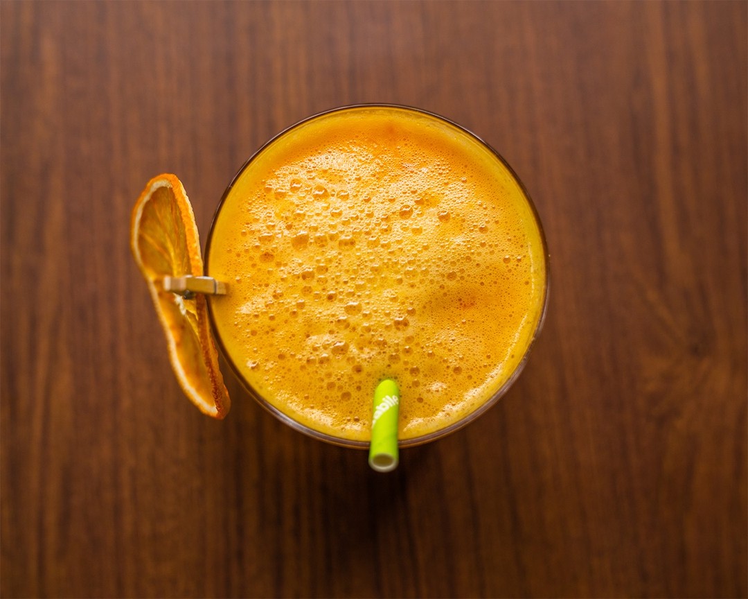 Una bella spremuta di arance fresche è molto utile contro ogni malanno  Sotto co...