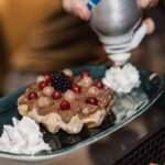 Chi è in calo di zuccheri?  Arriva il waffle di #Fred246cafe con cioccolata, pra…