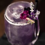 Un fuori menù tutto speciale: Violet Sour   Alcuni fiori possono essere l’accost…