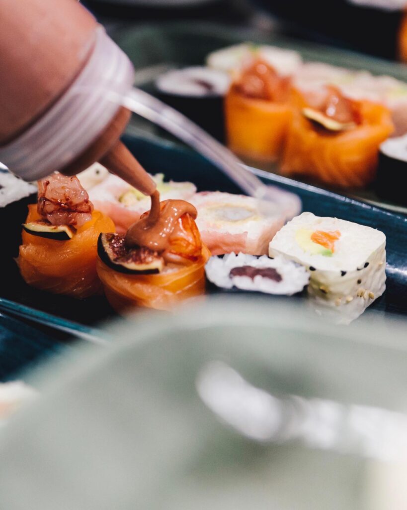 Ogni giorno l’apericena con il #sushi  fusion giappo/brasiliano , accompagnato d...