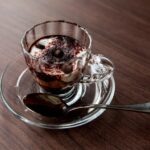 I tre strati di bontà: Caffè, schiuma di latte e polvere di cacao  #Marocchino #…