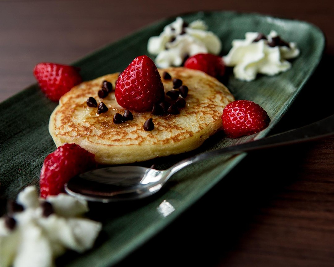 Pancake assolutamente da provare! Con diversi topping crea la tua colazione: fra...