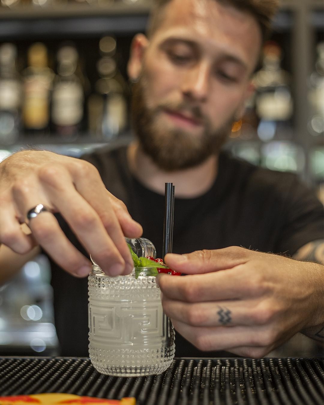 Quale frutto preferisci con la vodka liscia? Prossima preparazione tutta fruttat...