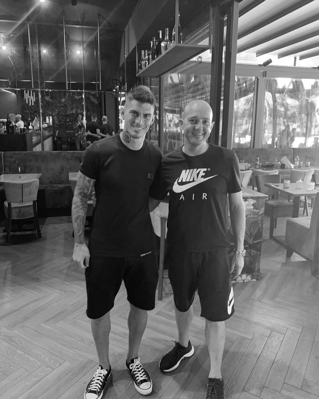Ogni giorno un campione viene da Fred  oggi per l'aperitivo @diegoperotti_10...