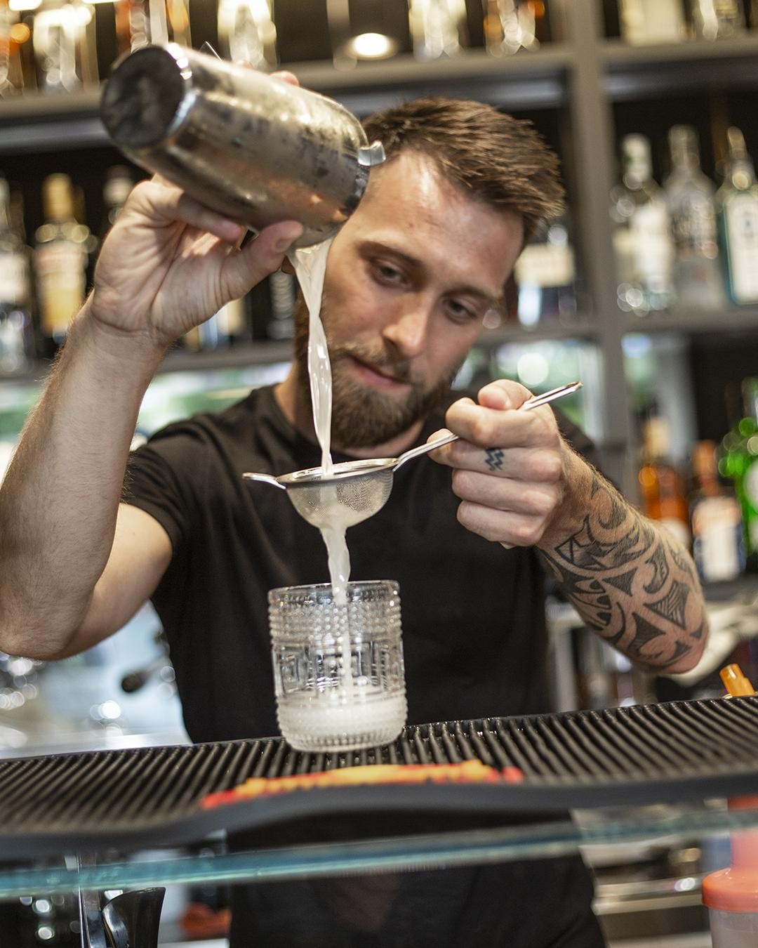 Quando esci la sera per bere da Fred un buon cocktail, inevitabilmente incappi n...