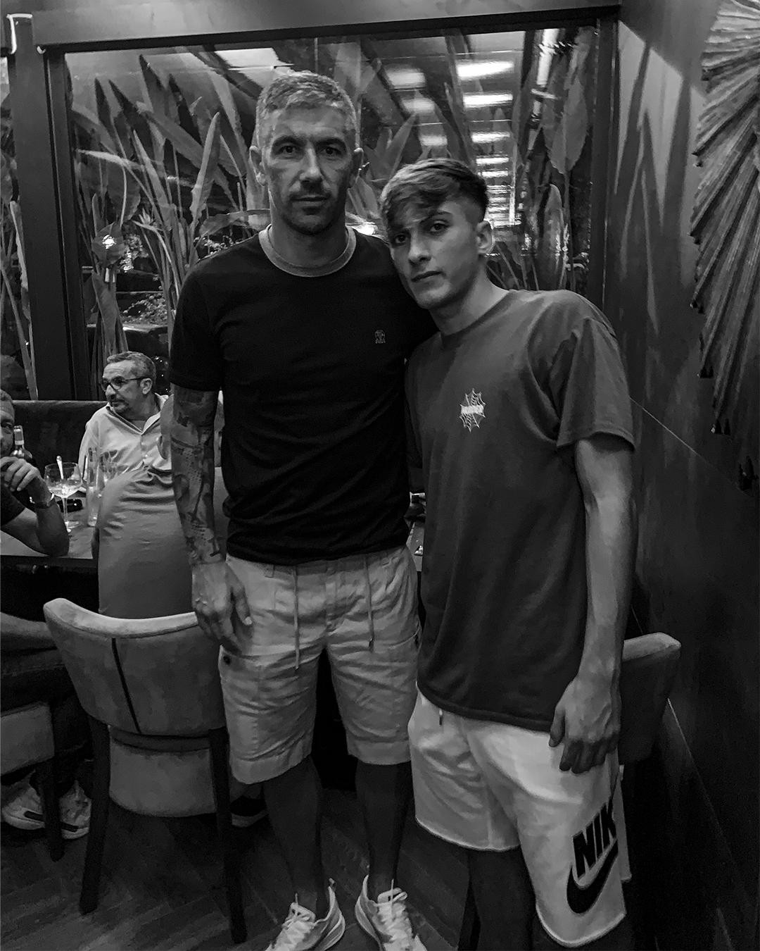 Anche i campioni della Roma dopo l'allenamento vengono da Fred  @lorenzo_mossini...